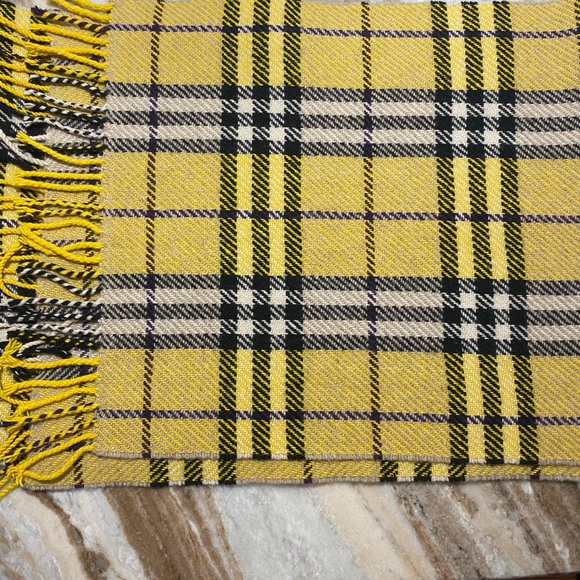 Burberry scarf for women - Picture 4 of 9